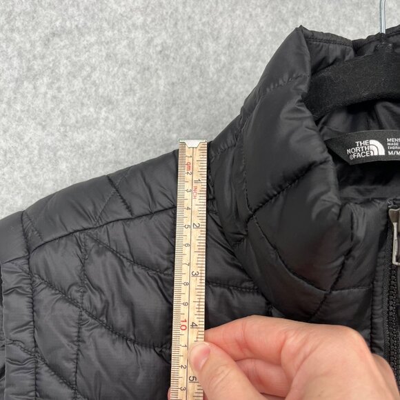 The North Face Mens Thermoball Trekker Vest Size M Black Quilted Puffer FLAW - Picture 14 of 16
